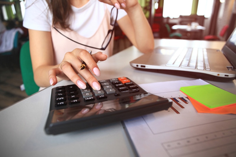 woman calculating heap pump efficiency